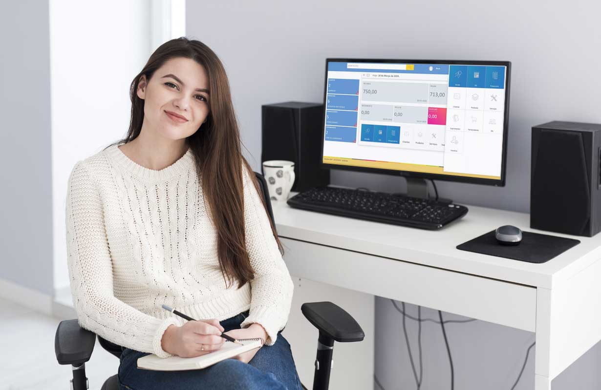 Uma dona de assistência técnica de celular usando o melhor sistema para assistência técnica de celular. Créditos da imagem: freepik.com
