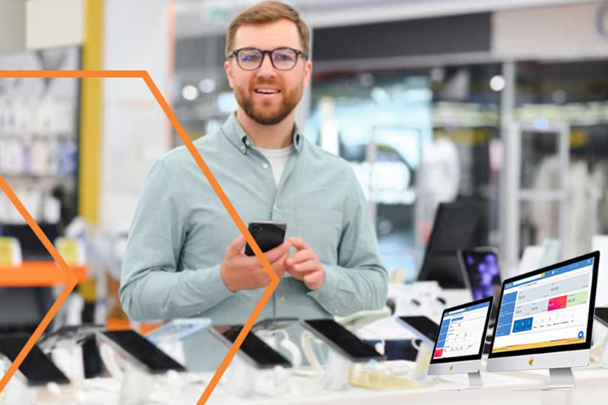 Um dono de assistência técnica feliz por usar o sistema de gestão sistema de gestão em uma assistência técnica de celular, Markup Empresa. 