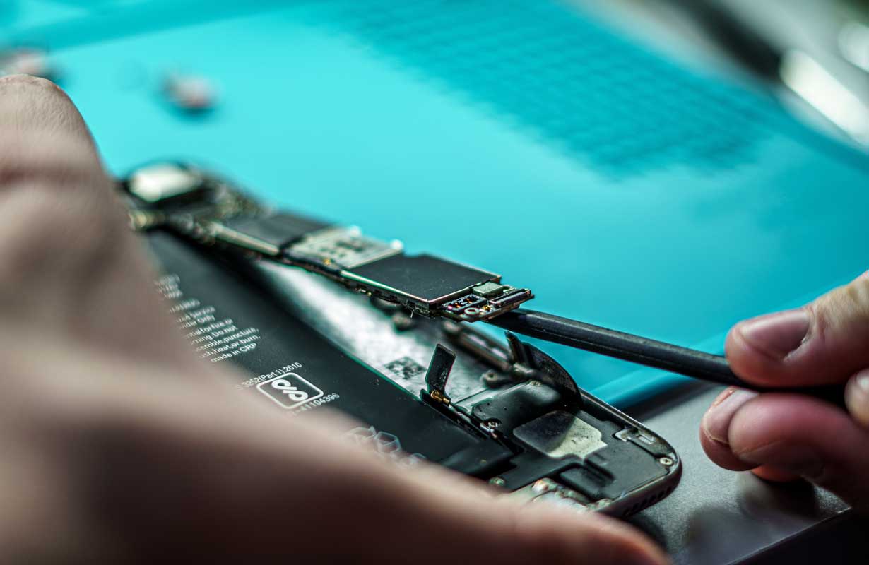 Peças de celular originais ilustrando nosso artigo sobre: Peças originais ou paralelas. créditos da imagem: freepik.com Peças de celular originais ilustrando nosso artigo sobre: Peças originais ou paralelas. créditos da imagem: freepik.com