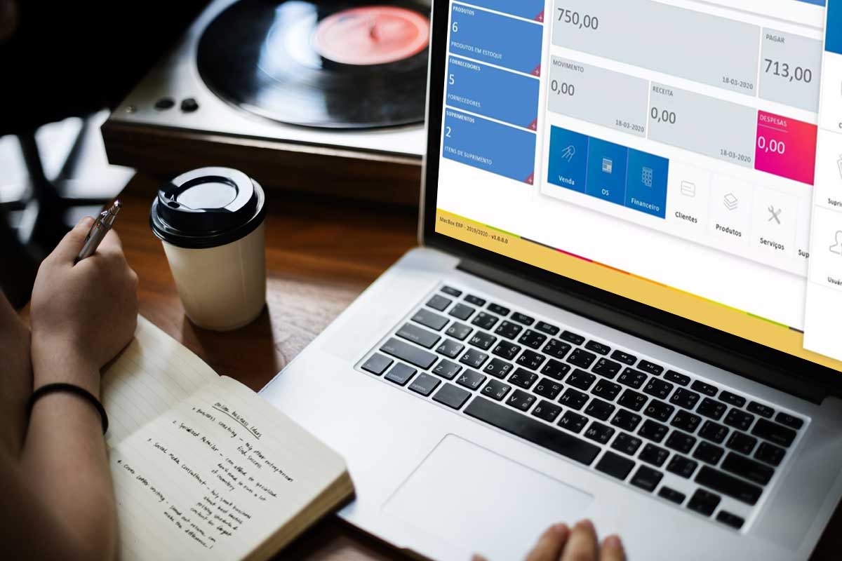 Técnico de celular usando o sistema MarkupEmpresa ilustra nosso artigo sobre: 'LGPD na assistência técnica'. Créditos da imagem: freepik.com Técnico de celular usando o sistema MarkupEmpresa ilustra nosso artigo sobre: 'LGPD na assistência técnica'. Créditos da imagem: freepik.com